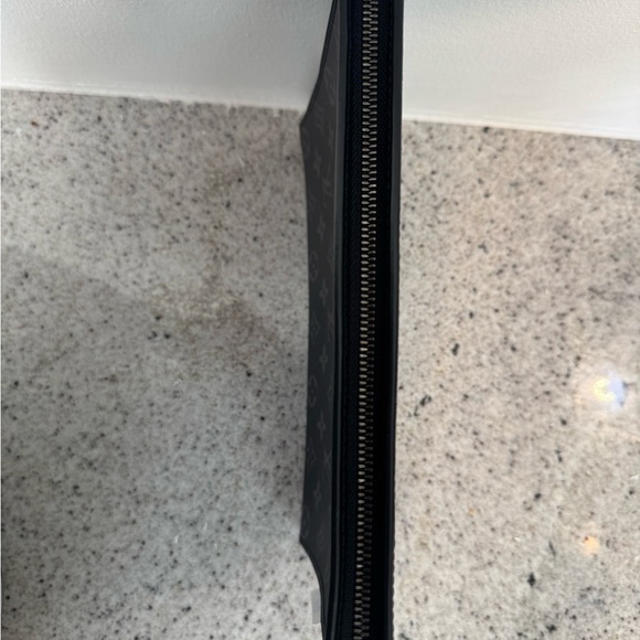 Louis Vuitton Black Pochette Monogram Men's Bag - Picture 6 of 9